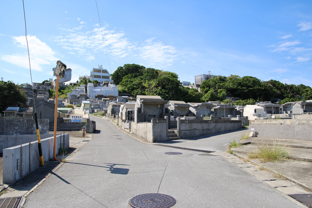 那覇手系「比嘉世幸・世吉顕彰碑（比嘉家墓所）」