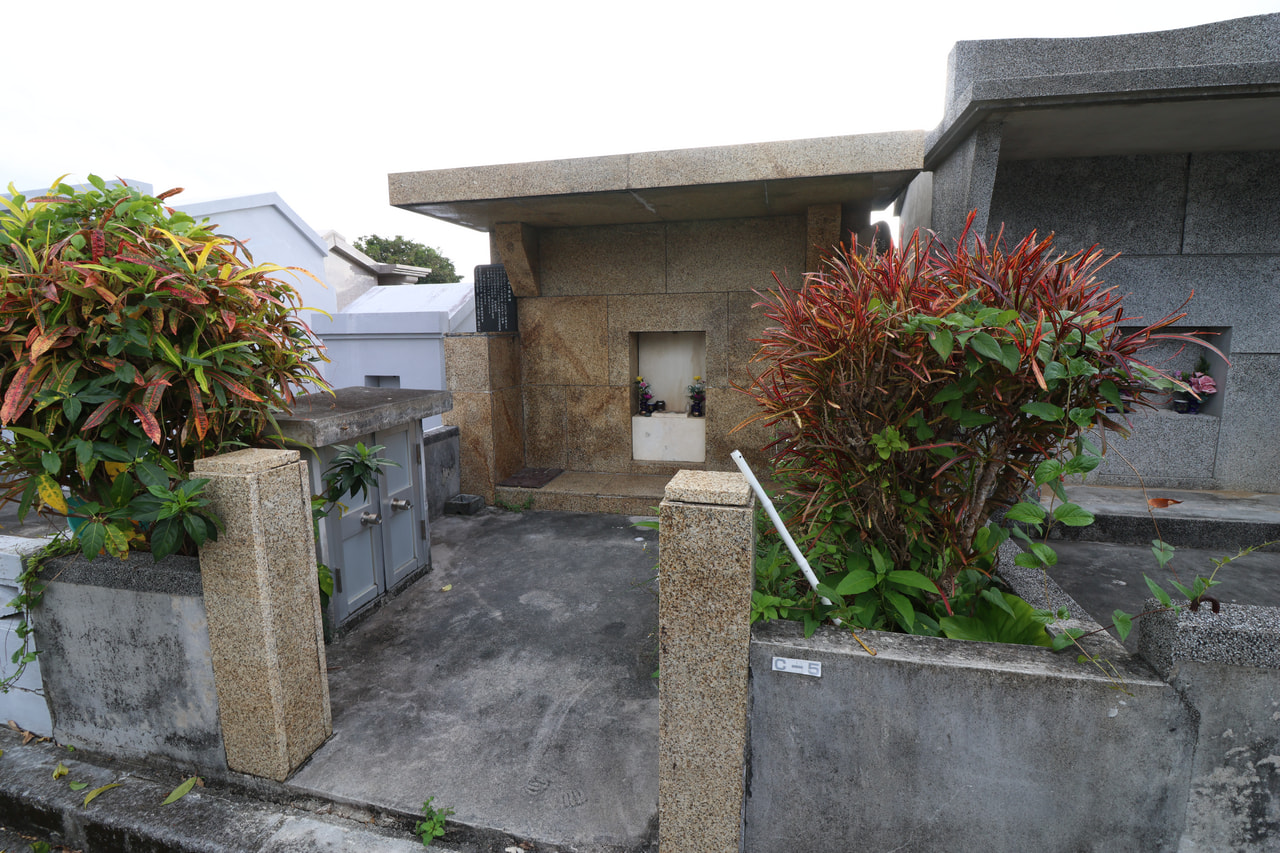 那覇手系「渡口政吉 顕彰碑（渡口家墓所）」