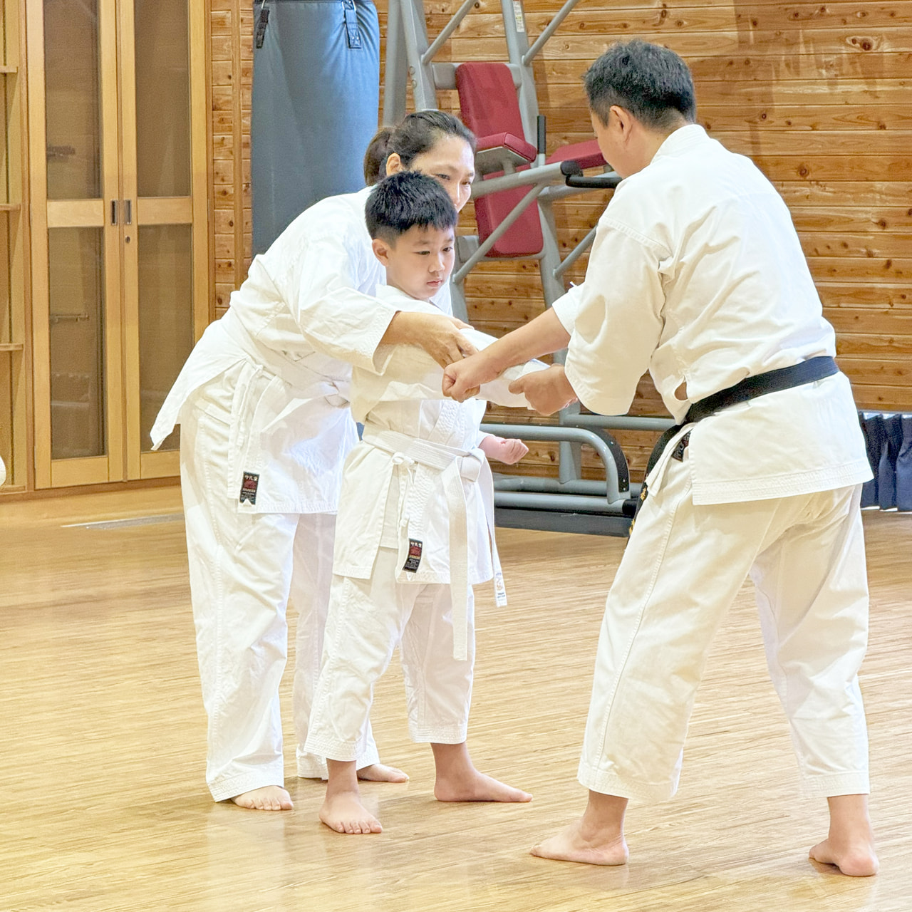 [Official Plan] Okinawa Karate Experience – Beginners Welcome! Includes Uniform Rental & Photo (3+ people, book 1 month ahead)